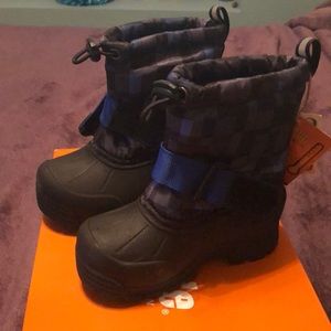 Brand new toddler snow boots